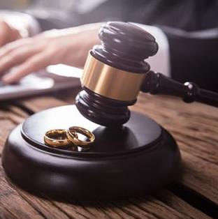 北京律师：离婚案件的诉讼费用由什么决定承担律师咨询